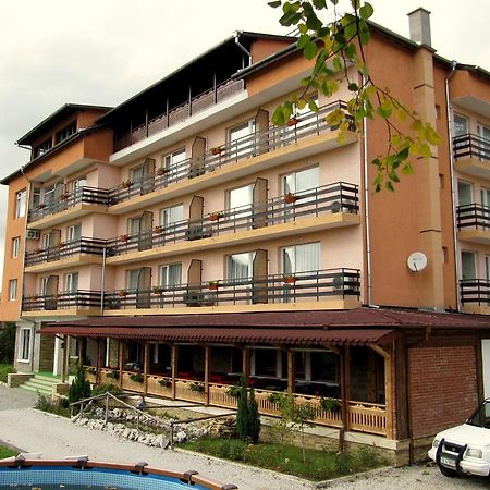 Family Hotel Lipite Tipchenitsa Exterior foto