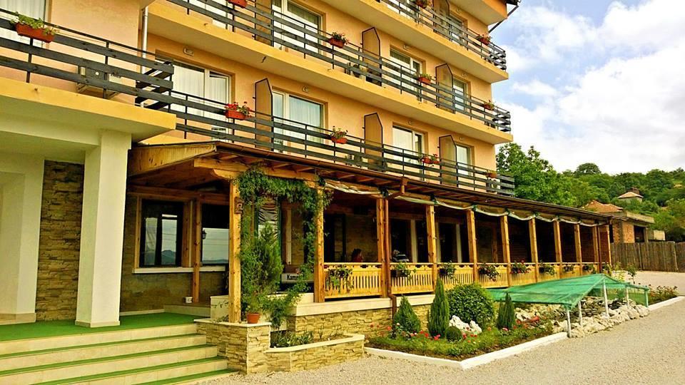 Family Hotel Lipite Tipchenitsa Exterior foto