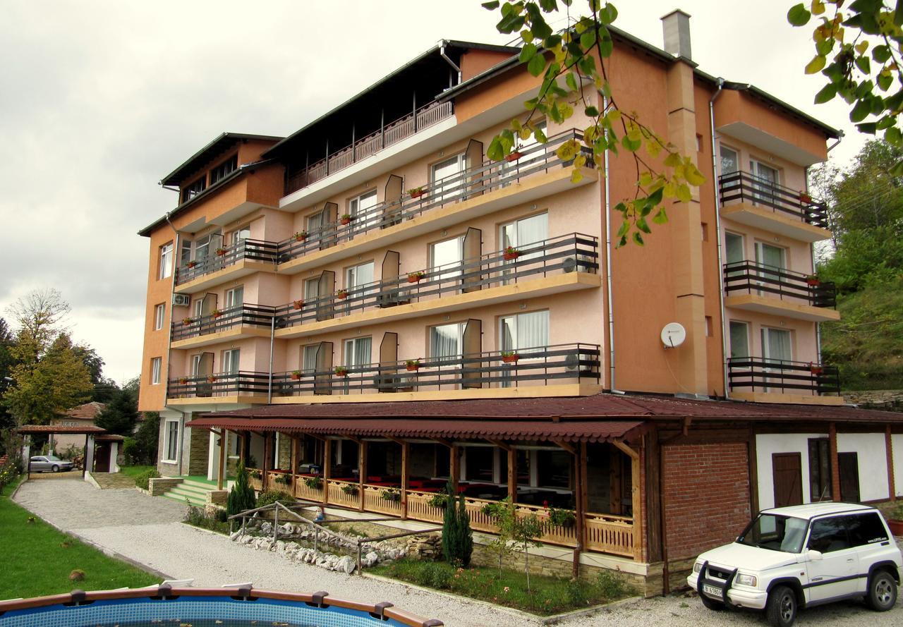 Family Hotel Lipite Tipchenitsa Exterior foto