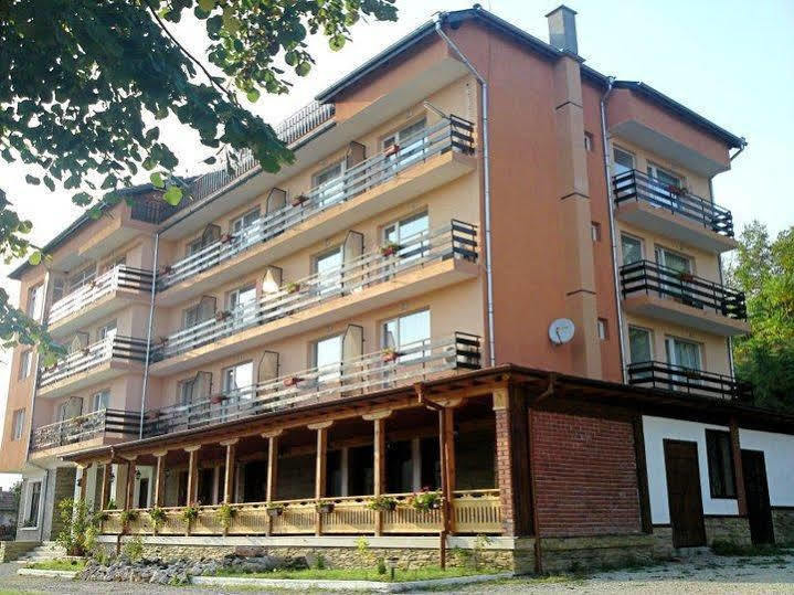 Family Hotel Lipite Tipchenitsa Exterior foto